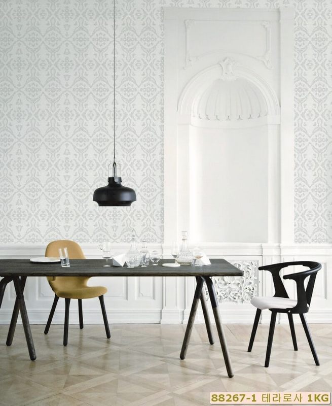 dán.
Giấy dán tường 88267-1 là lựa chọn tuyệt vời để trang trí các không gian biệt thự sang trọng, kết hợp với phào chỉ nhựa để tạo nên họa tiết hoa văn đẹp mắt.